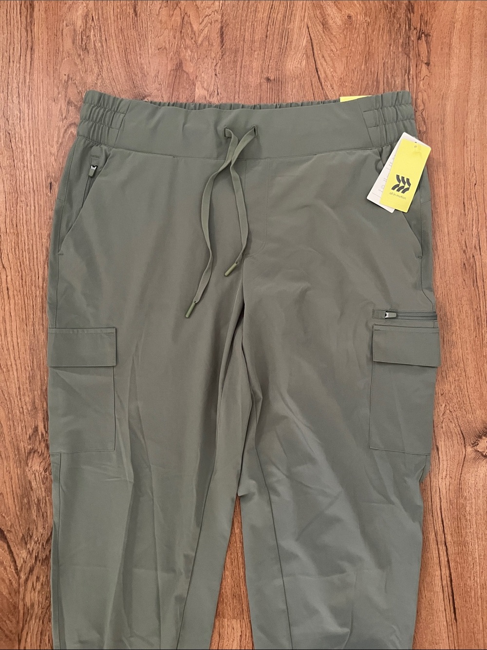 NWT All in Motion Cargo Joggers - Picture 2 of 11